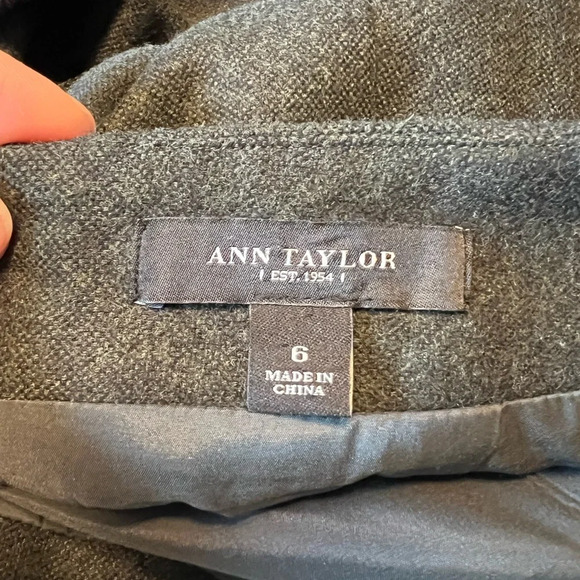 Ann Taylor pencil skirt. Size 6. - Picture 8 of 8